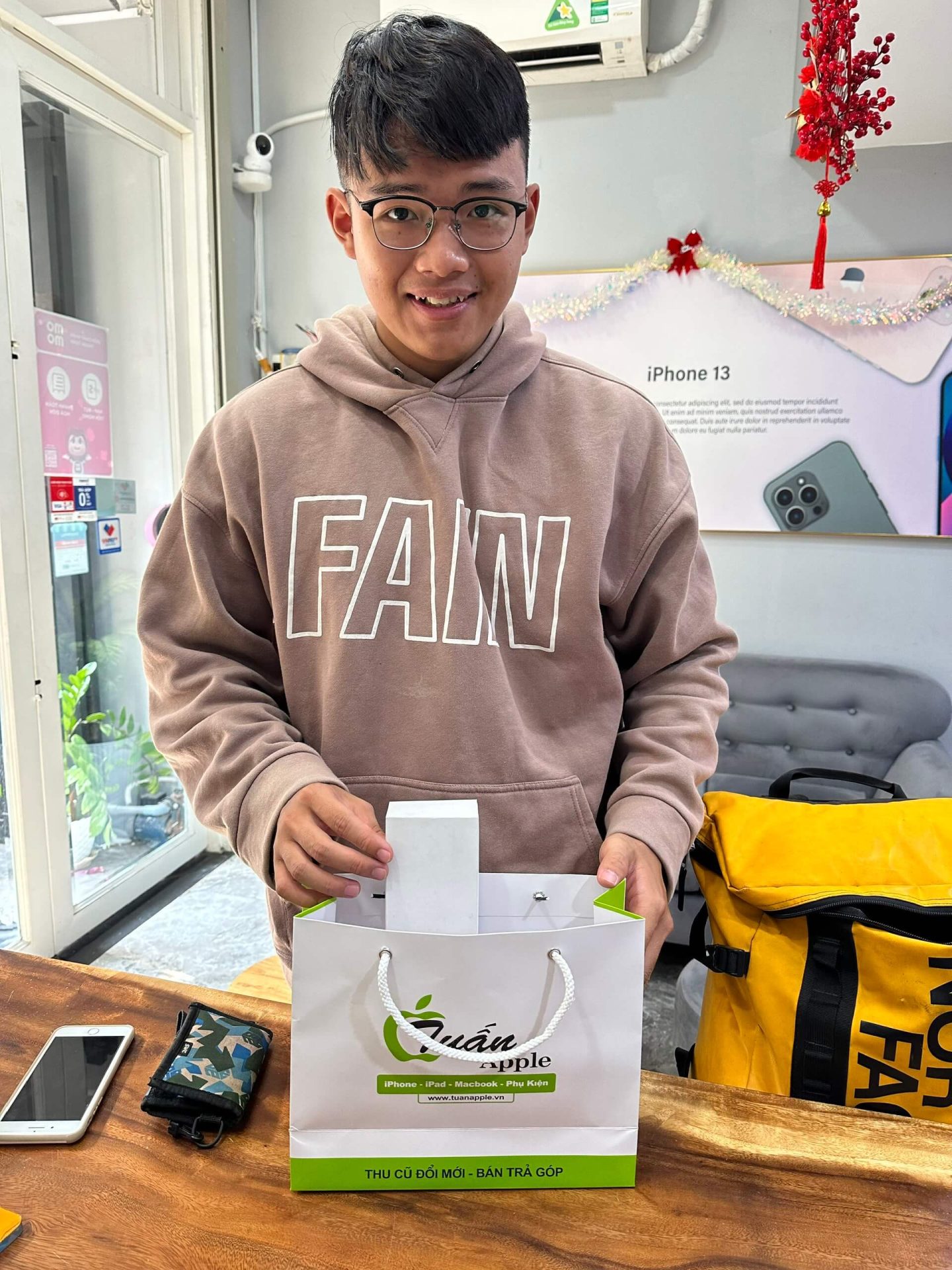 Khách hàng đã sử dụng dịch vụ thu mua iPhone cũ tại TuanDigi