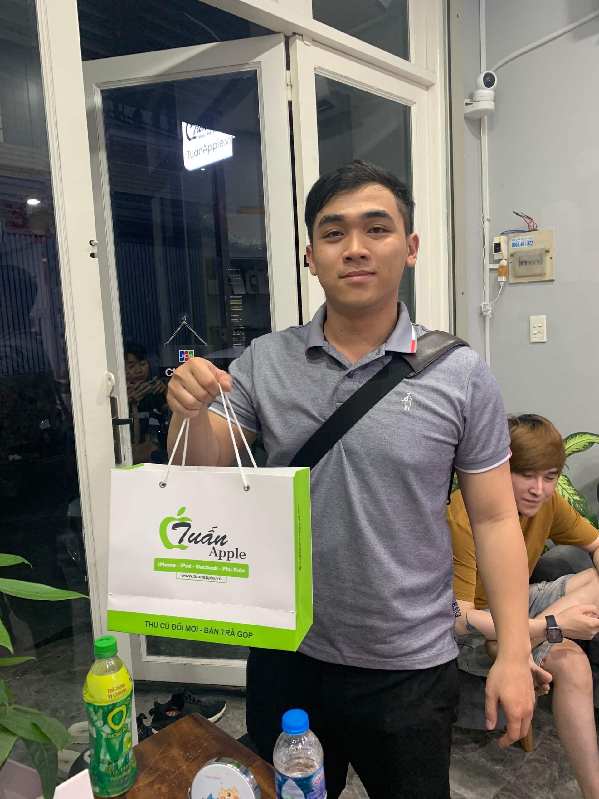 Khách hàng đã sử dụng dịch vụ thu mua iPhone cũ tại TuanDigi
