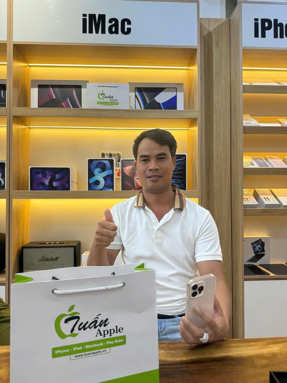 Khách hàng đã sử dụng dịch vụ thu mua iPhone cũ tại TuanDigi