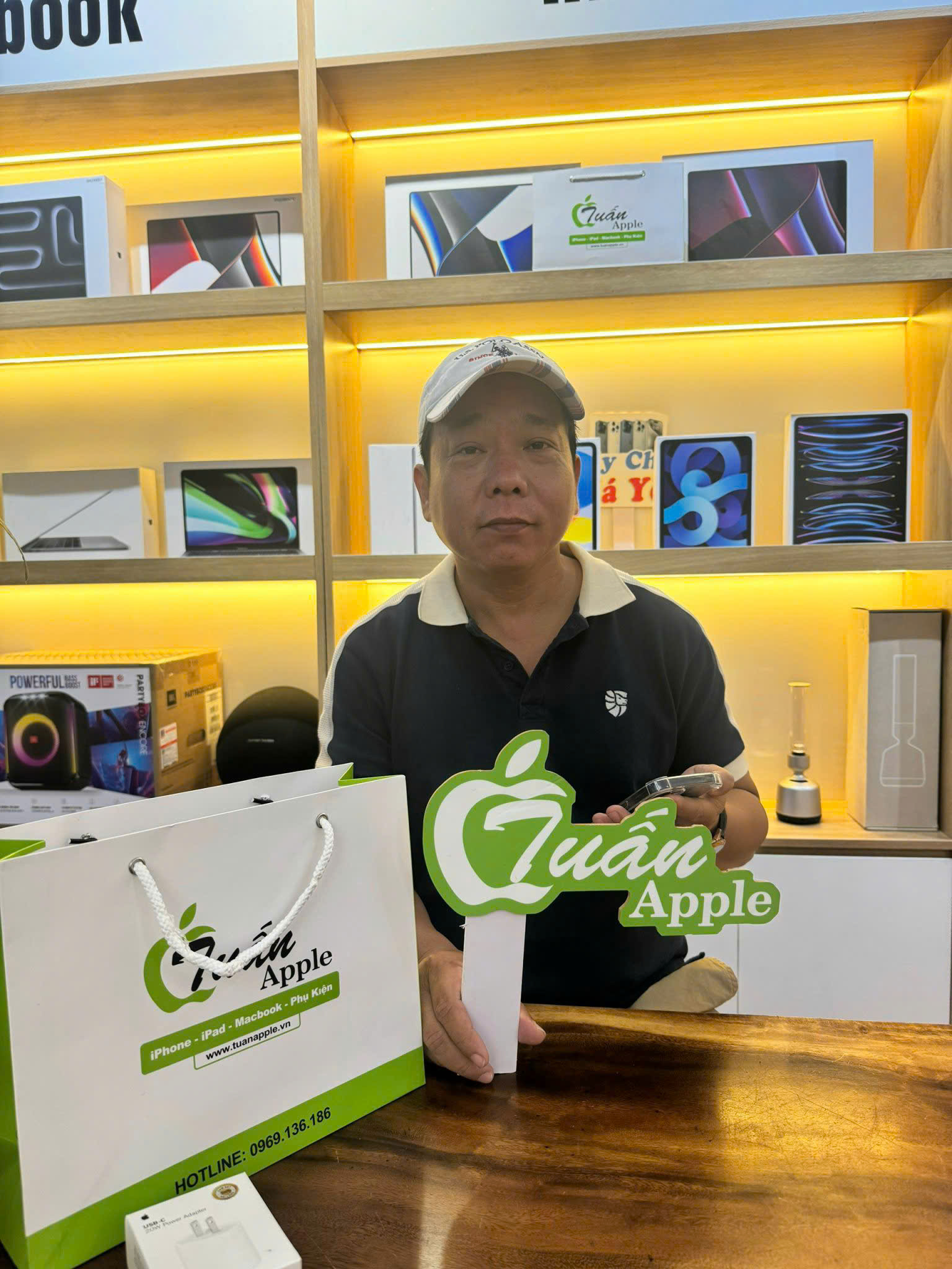 Khách hàng đã sử dụng dịch vụ thu mua iPhone cũ tại TuanDigi