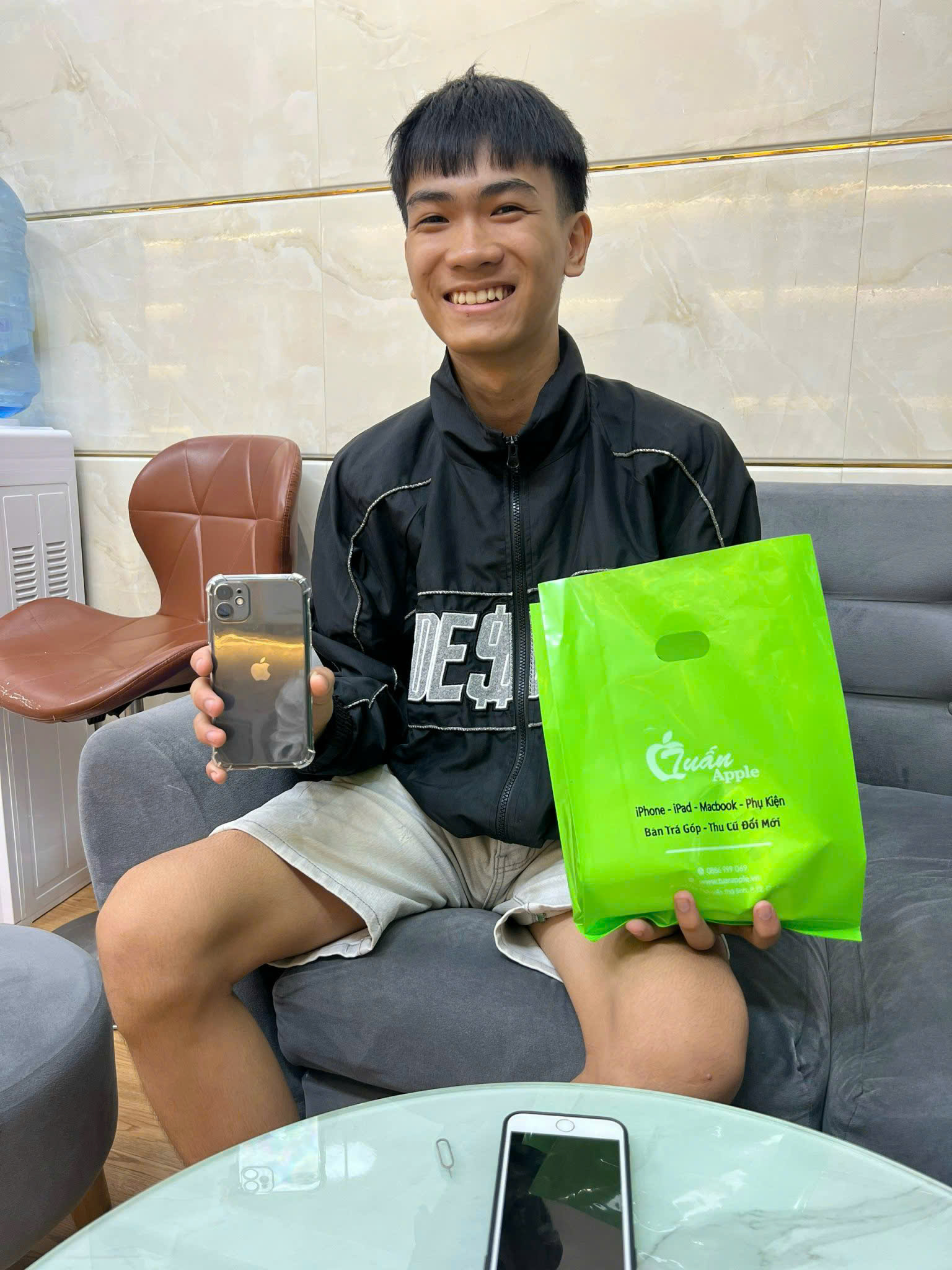 Khách hàng đã sử dụng dịch vụ thu mua iPhone cũ tại TuanDigi
