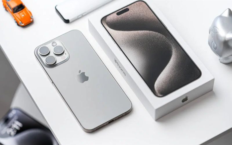 iPhone 15 Pro Max 256GB cũ là gì?